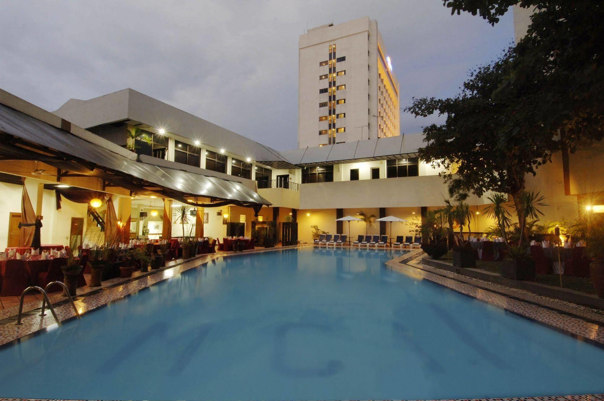 Singgasana Hotel 马卡萨 外观 照片